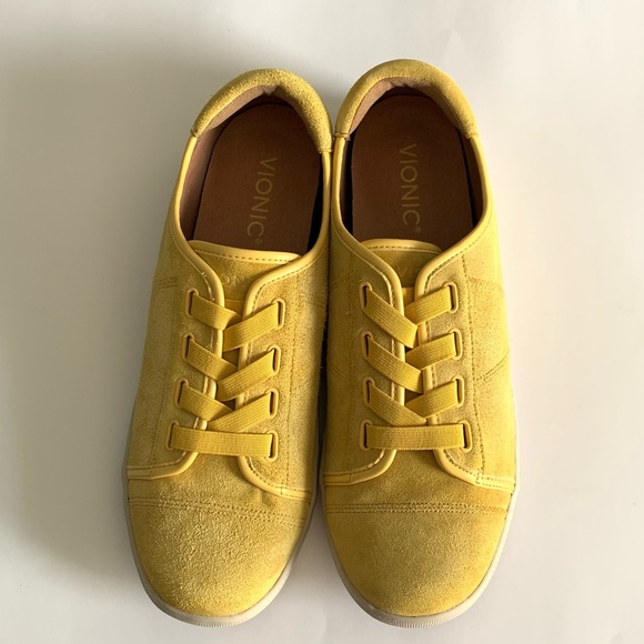 Vionic Women’s Yellow Jean Suede Slip-on Sneakers Size 9 - Picture 1 of 8